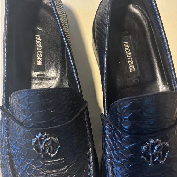 Roberto Cavalli Black crocodile embossed. Snake Monogram Penny-loafersRound toe Crocodile-effect loafers in Black for Men | Roberto Cavalli® main image 3